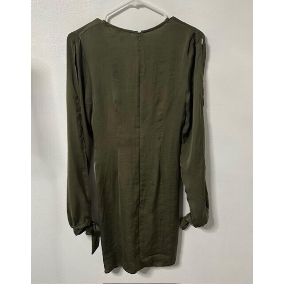 NWT PrettyLittleThing Satin Wrap Mini Dress Olive Green US 4 Long Sleeve - Picture 7 of 8